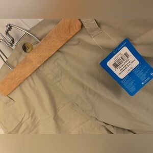 Men’s Columbia Washed Out Short. Khaki. 38 waist/10 in inseam. Flat front. NWT.